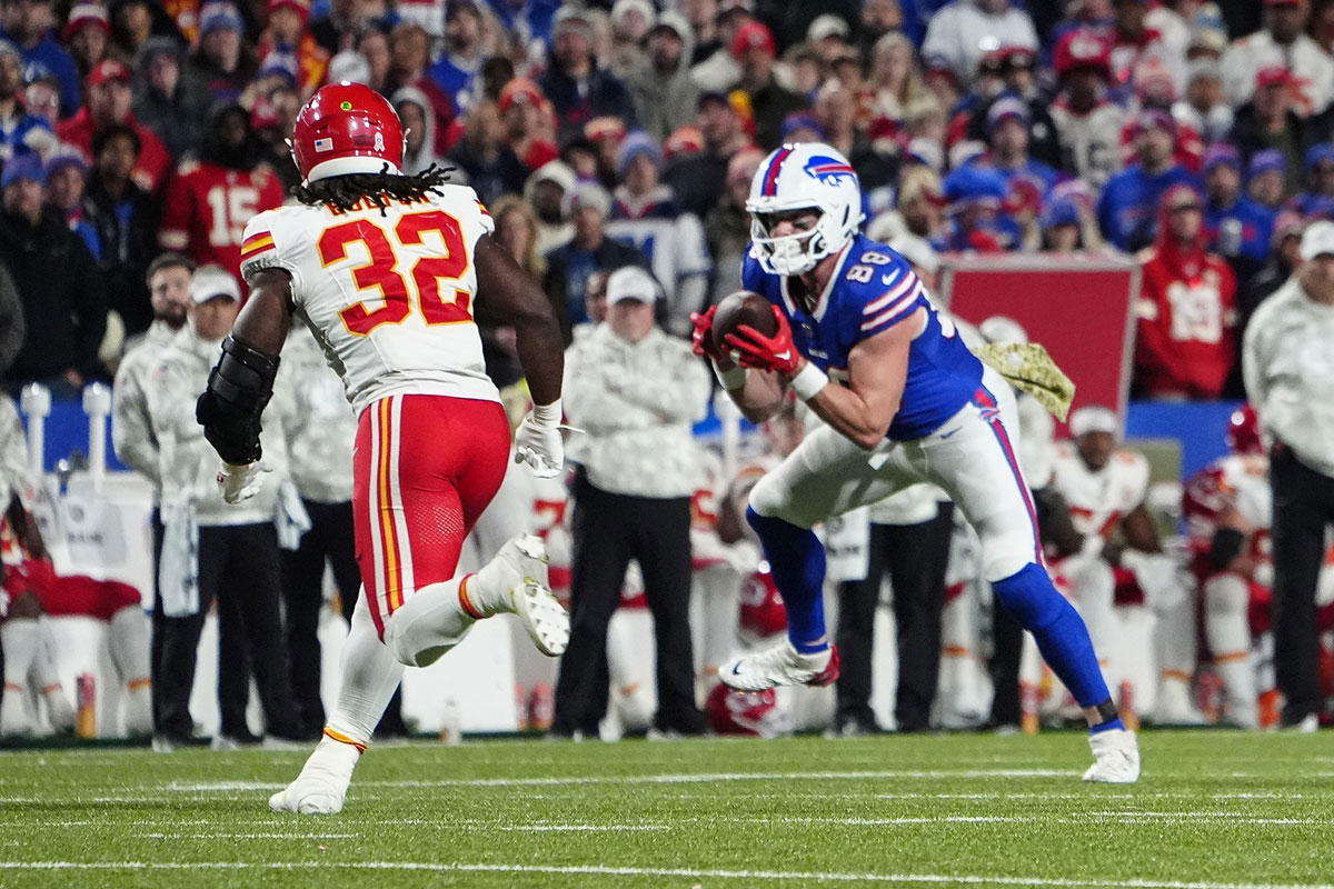 Buffalo Bills tight end Dawson Knox (88) makes a catch against Kansas City Chiefs linebacker Nick Bolton (32) during the second half at Highmark Stadium.