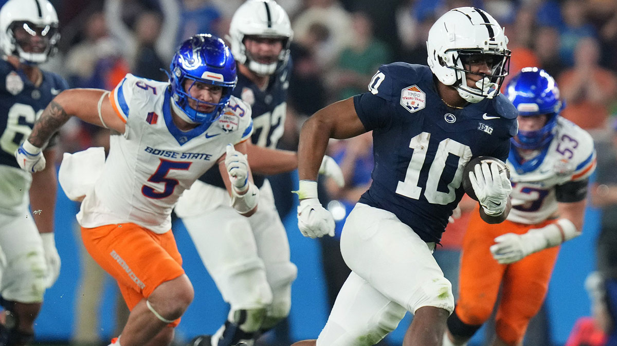 Penn State Nittany Lions running back Nicholas Singleton (10) runs for a touchdown against the Boise State Broncos during their Vrbo Fiesta Bowl matchup at State Farm Stadium.