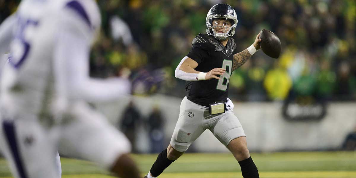 Oregon Ducks quarterback Dillon Gabriel (8) throws a touchdown pass during the second half against the Washington Huskies at Autzen Stadium.