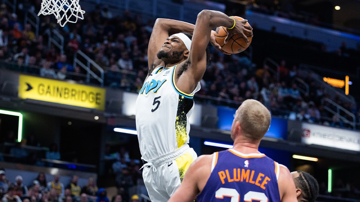 Pacers forward Jayrac Walker dunks