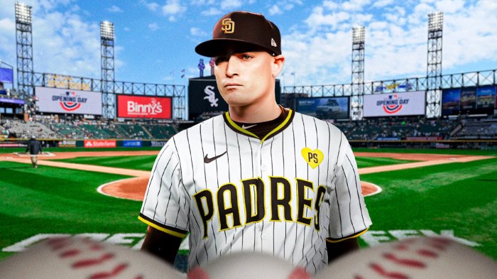 Ron Marinaccio in a Padres uniform leaving Chicago