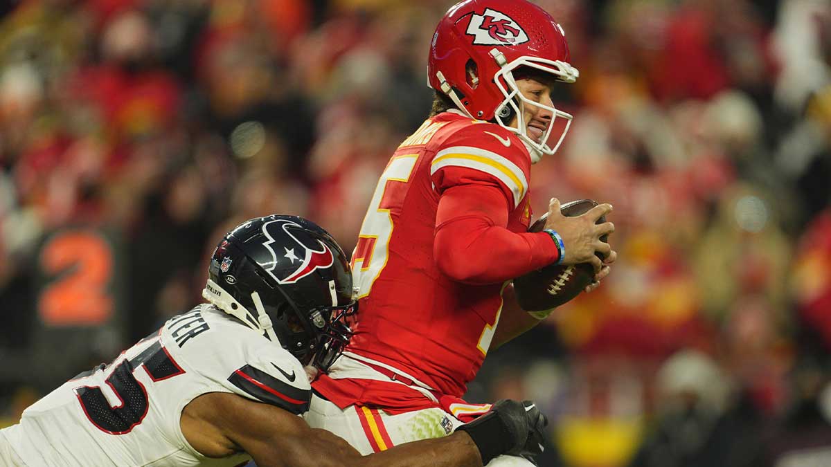 Houston Texans defensive end Danielle Hunter (55) tackles Kansas City Chiefs quarterback Patrick Mahomes (15) during the third quarter of a 2025 AFC divisional round game at GEHA Field at Arrowhead Stadium.