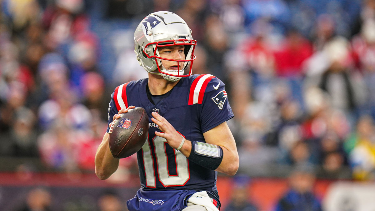 New England Patriots quarterback Drake Maye (10) looks to pass the ball against the Los Angeles Chargers in the second half at Gillette Stadium.