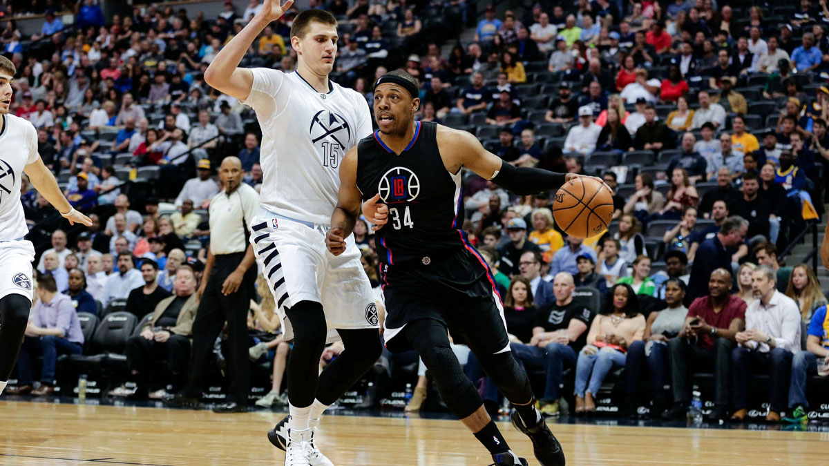 Denver Nuggets Next Nikola Jokić (15) Gardium Los Angeles Clippers forward Paul Pierce (34) in the fourth quarter at the Pepsi Center. Nuggets won 129-114. 