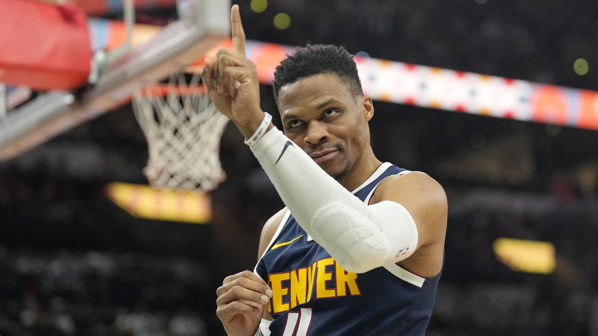 Denver Nuggets Guard Russell Vestbrook (4) Interactions with a fan in front of the game San Antonio Spurs in the center of Mrni Bank.