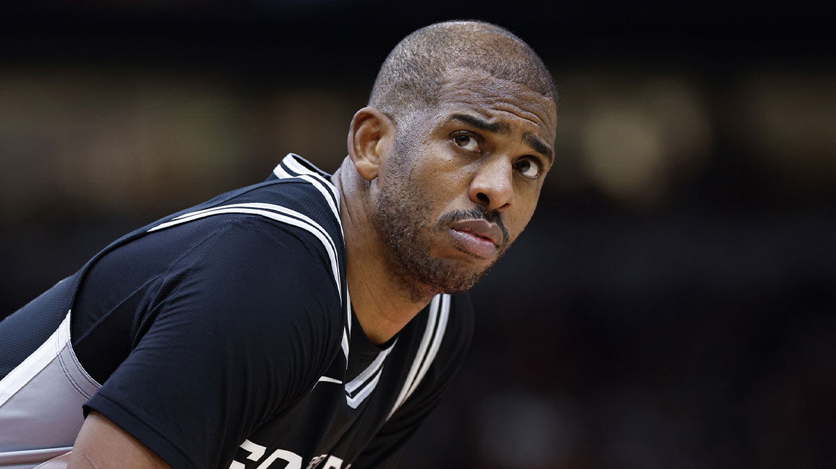 San Antonio Spurs guard Chris Paul (3) looks on during the second half at United Center.