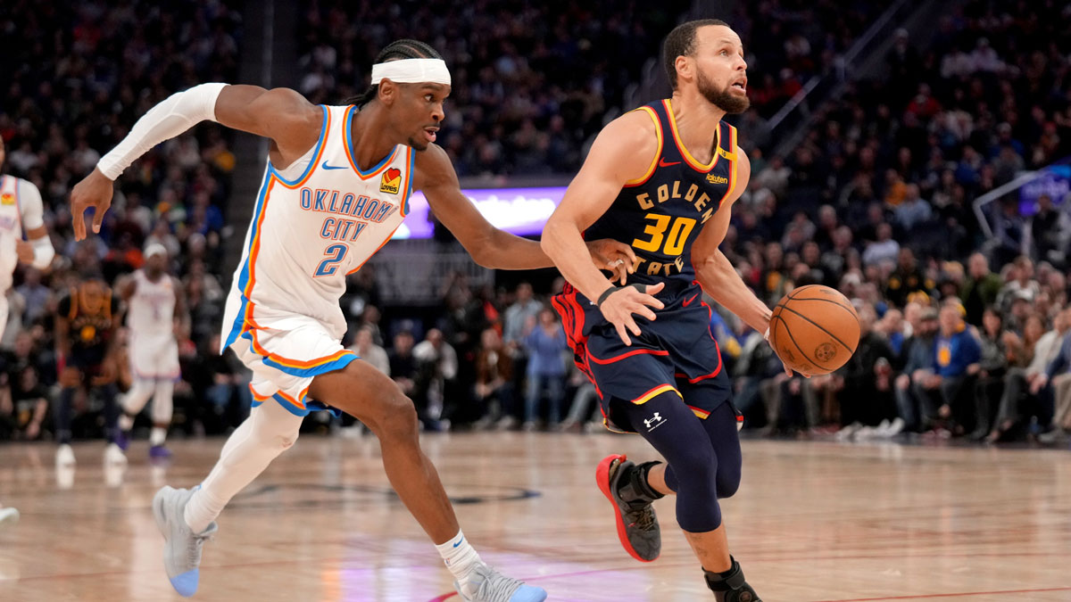Golden State Warriors guard Stephen Curry (30) dribbles past Oklahoma City Thunder guard Shai Gilgeous-Alexander (2) in the third quarter at the Chase Center.