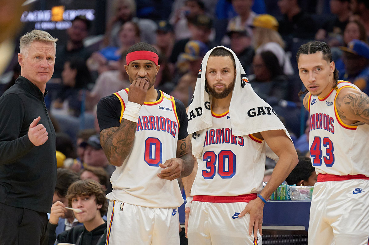 Golden State Warriors head coach Steve Kerr, guard Gary Payton II (0), guard Stephen Curry (30) and forward Lindy Waters III (43) during a timeout against the Washington Wizards during the third quarter at Chase Center.
