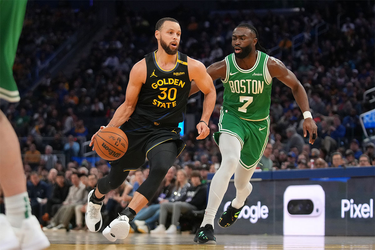 Golden State Warriors guard Stephen Curry (30) dribbles past Boston Celtics forward Jaylen Brown (7) in the third quarter at Chase Center.