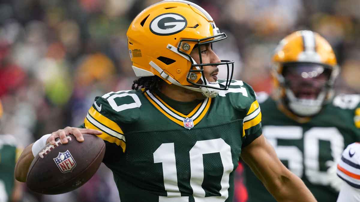 Green Bay Packers quarterback Jordan Love (10) throws a pass during the first quarter against the Chicago Bears at Lambeau Field.