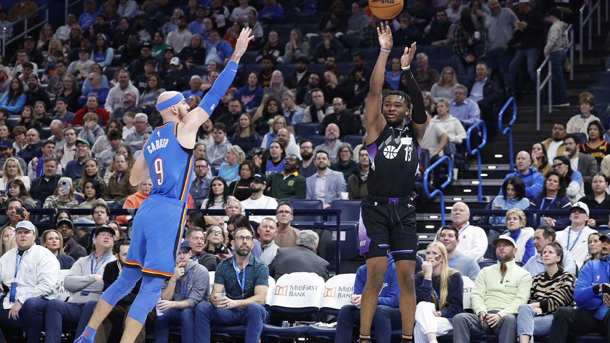 Thunder guard Alex Caruso (9) defends