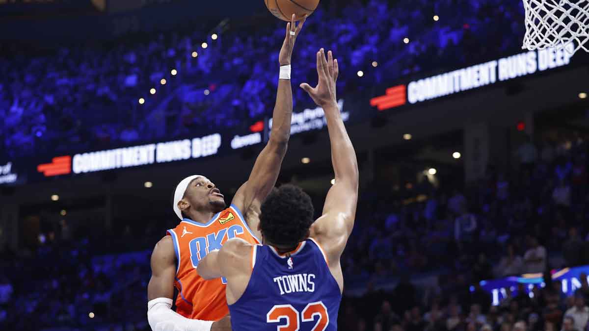 Thunder guard Shai Gilgeous-Alexander (2) shoots