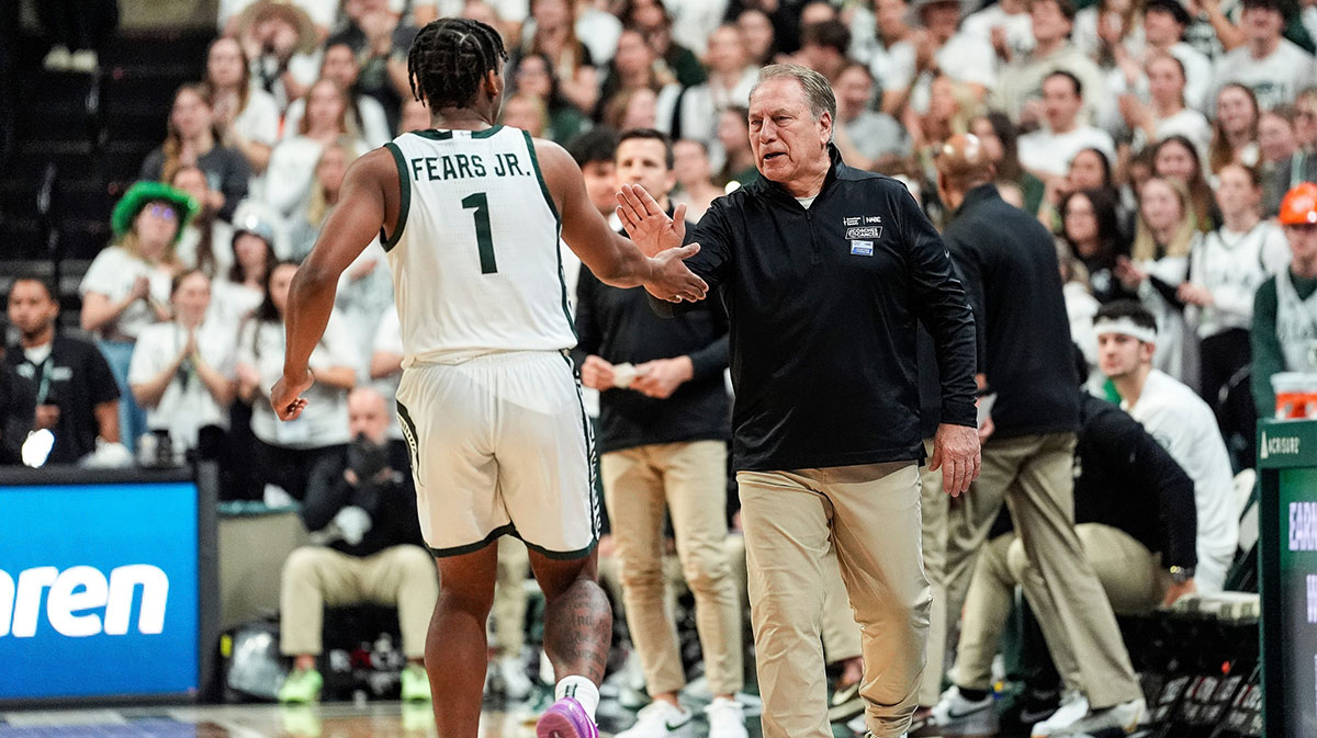 Michigan State head coach Tom Izzo talks to guard Jeremy Fears Jr. (1) during the first half against Minnesota at Breslin Center in East Lansing on Tuesday, Jan. 28, 2025.
