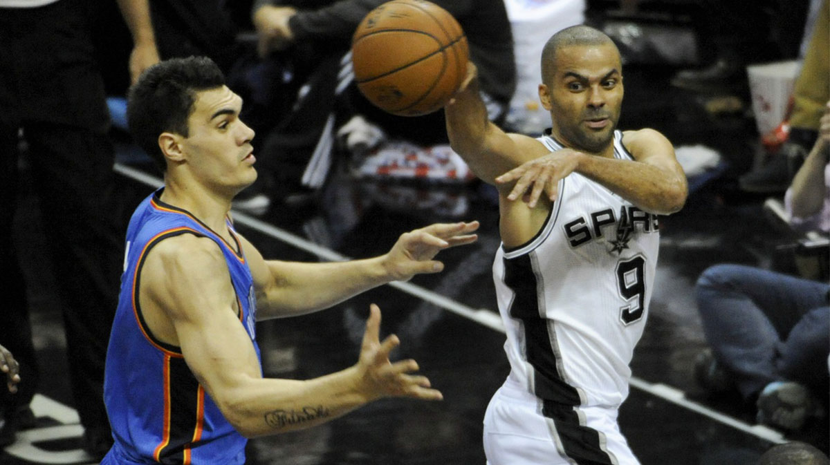 Tony Parker passing on Spurs, guarded by Steven Adams