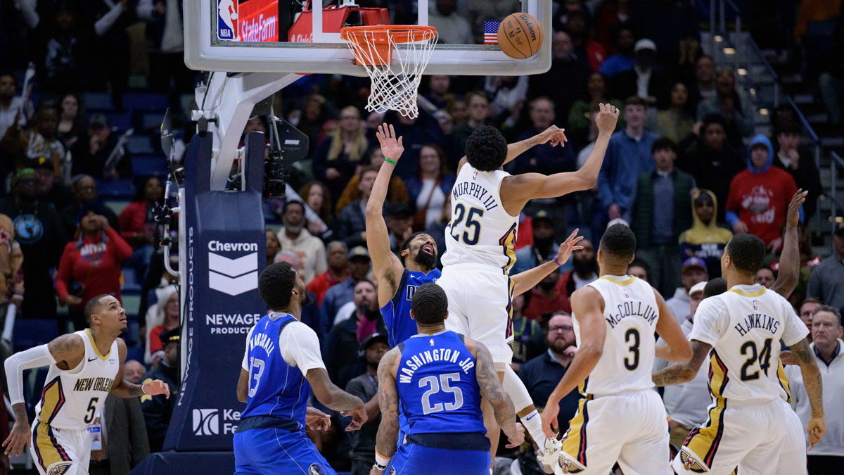 New Orleans Pelicans guard Trey Murphy III (25) blocks a shot by Dallas Mavericks guard Spencer Dinwiddie (26) during the second half at the Smoothie King Center.