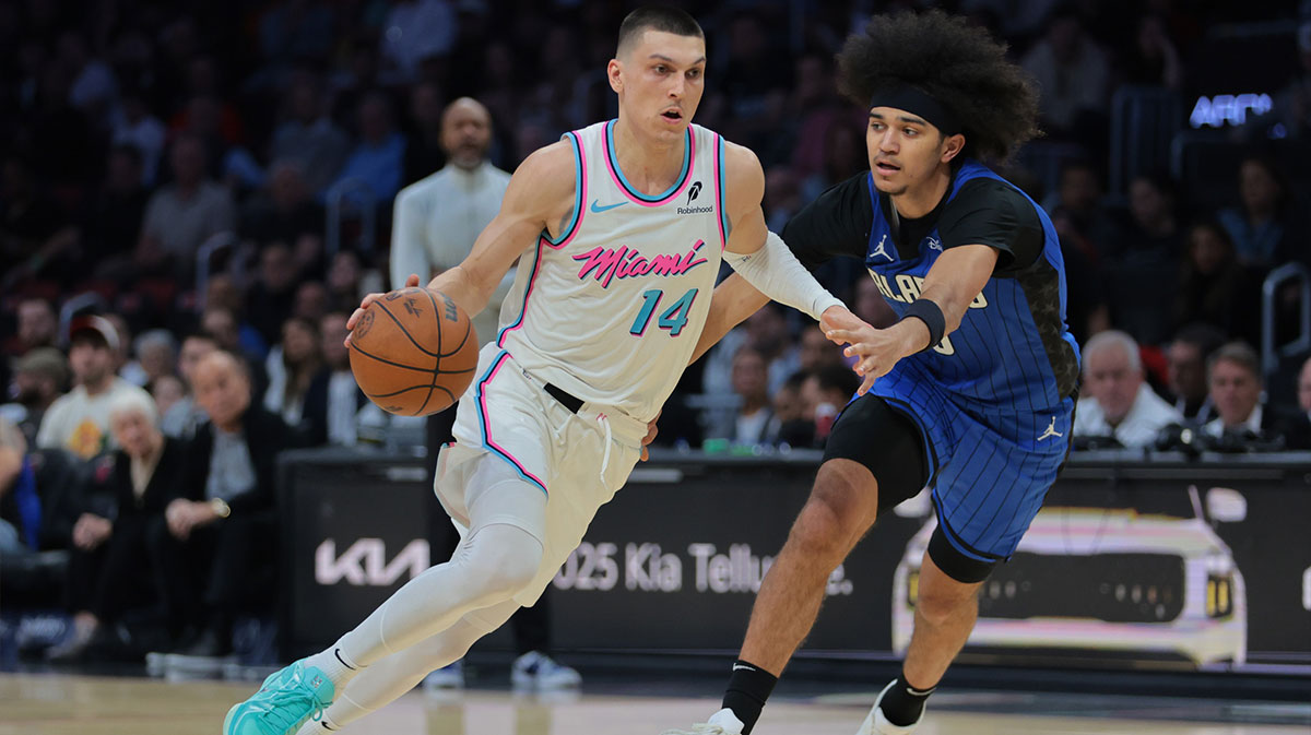 Miami Heat Guard Tyler Herro (14) Drive to Cart last Orlando Magic Guard Anthony Black (0) During the second trimester in the Cashier Center.