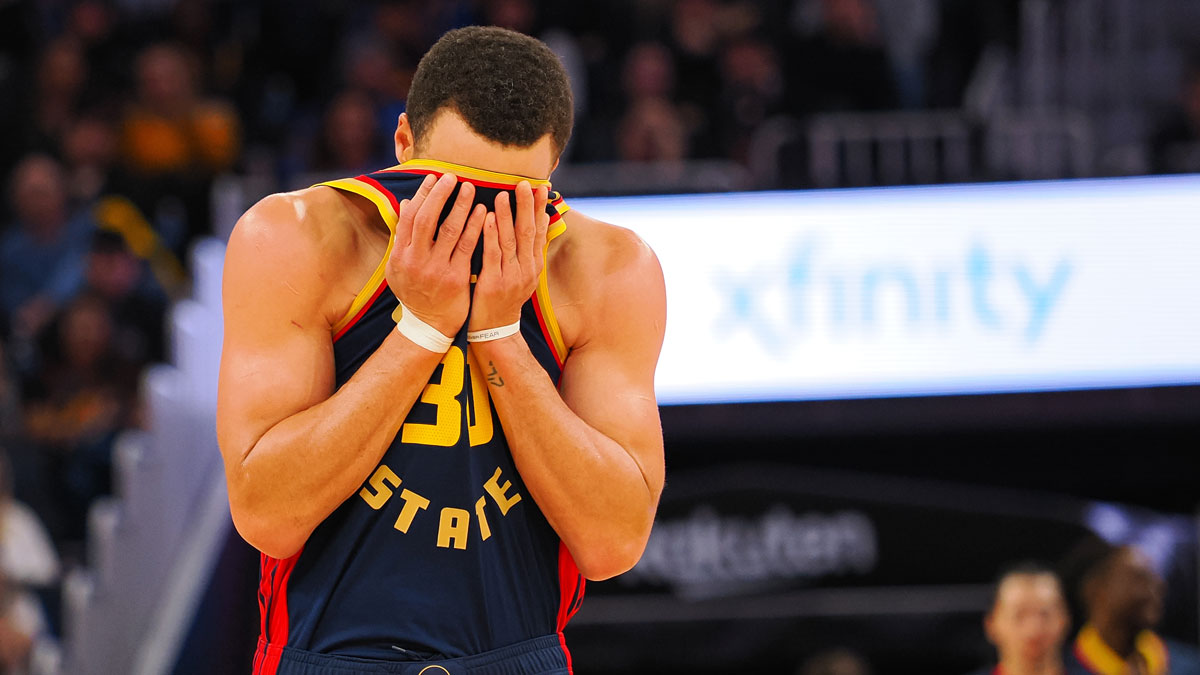 Golden State Warriors guard Stephen Curry (30) wipes sweat off his forehead during the third quarter against the Sacramento Kings at Chase Center.