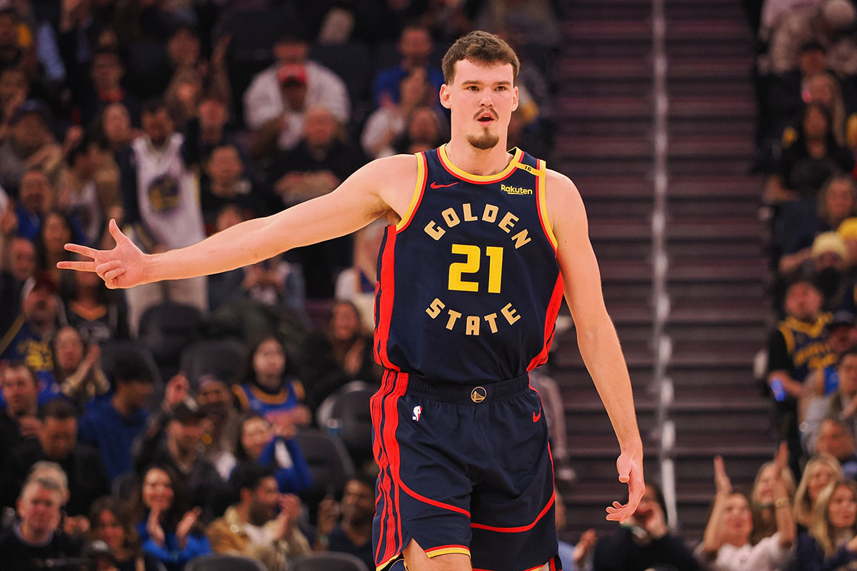 Warriors center Quinten Post (21) gestures after a teammates basket during the second quarter against the Chicago Bulls at Chase Center