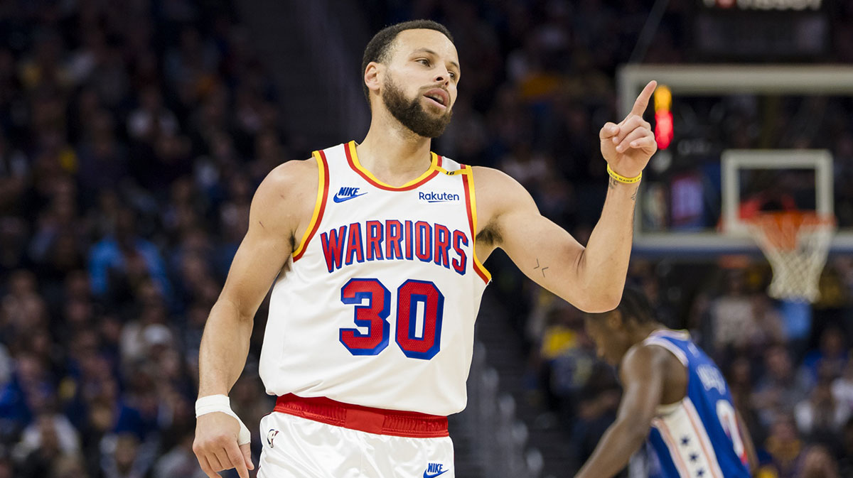 Warriors guard Stephen Curry (30) reacts