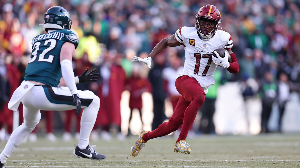 Washington Commanders wide receiver Terry McLaurin (17) runs with the ball for a touchdown against the Philadelphia Eagles during the first half in the NFC Championship game at Lincoln Financial Field.