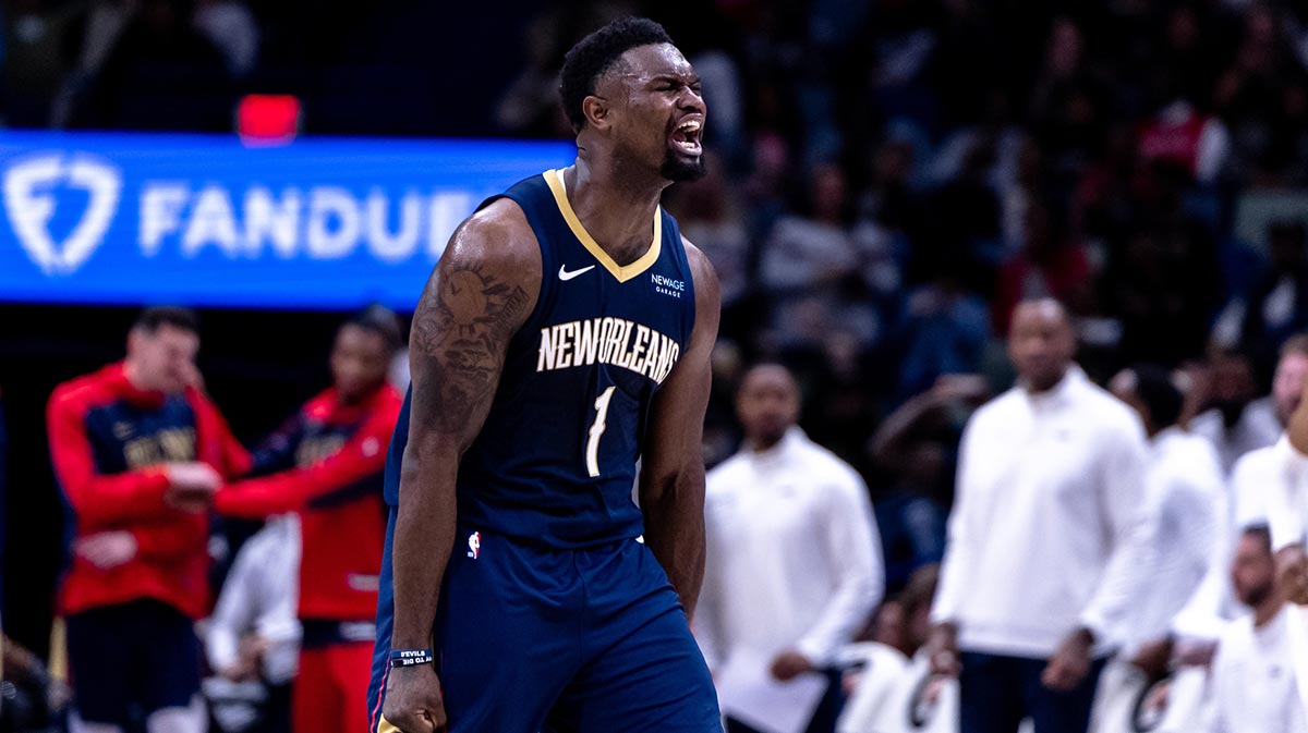 NEV Orleans Pelicans Next to Williamson (1) reacts to spread the ball through the hand of Utah Jazza front the Drew Eubanks (15) during the second half in Centure of Smoothie King.