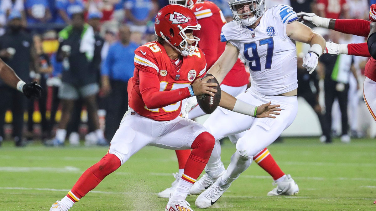 Detroit Lions defensive end Aidan Hutchinson rushes as Kansas City Chiefs quarterback Patrick Mahomes looks to pass during the second half at Arrowhead Stadium, Thursday, Sept. 7, 2023.