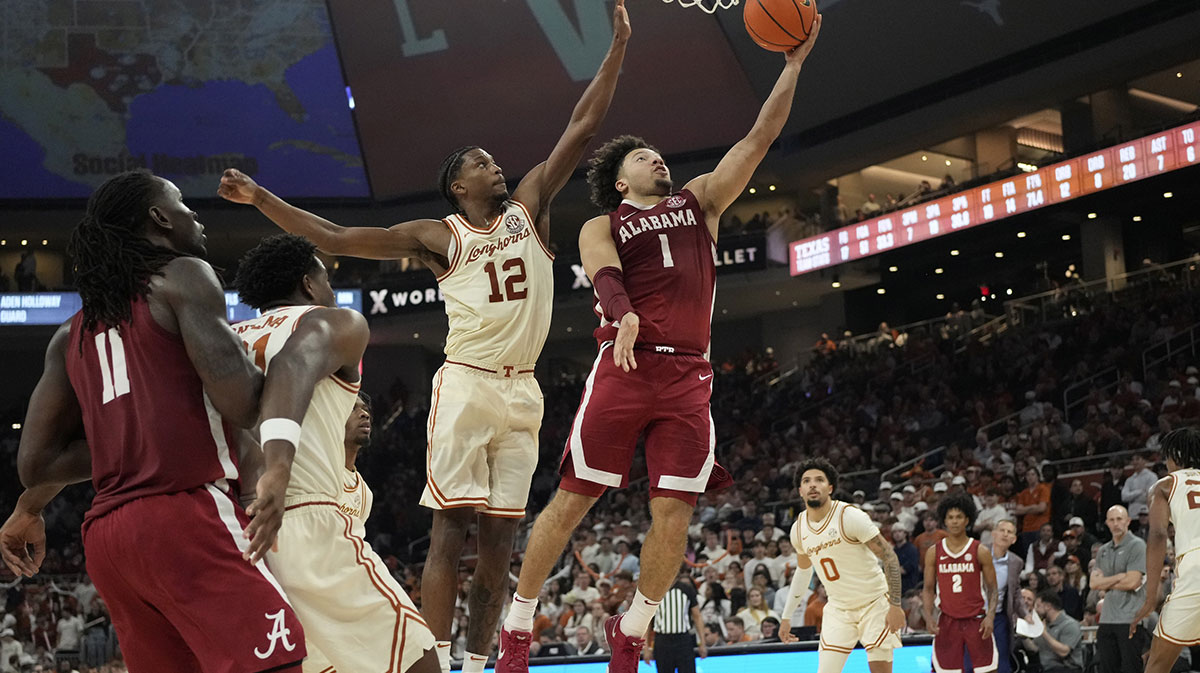Featured image Alabama basketball head coach Nate Oates