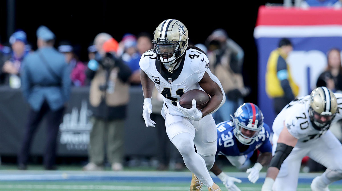 New Orleans Saints running back Alvin Kamara (41) runs with the ball against the New York Giants during the second quarter at MetLife Stadium.
