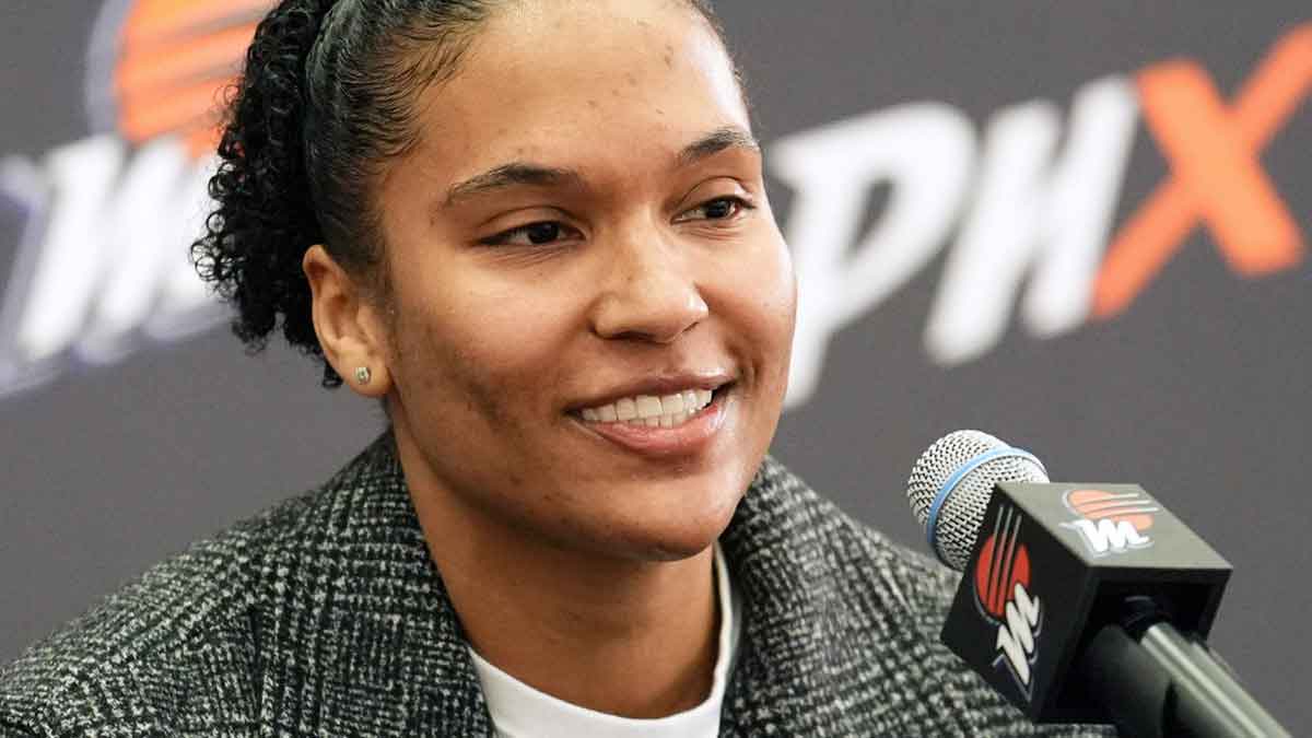New Phoenix Mercury forward Alyssa Thomas is introduced at a news conference at the Phoenix Mercury's practice facility.