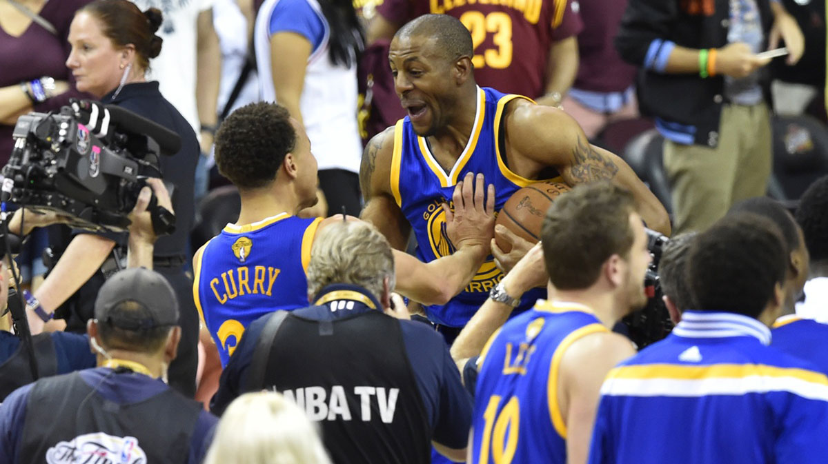 16. June 2015; Cleveland, Oh, USA; Gold State Warriors Guard Andra Iguodala (9) and preserve Stephen Curri (30) Following the six-final NBA finals against Cleveland Cavaliers Arena. Warriors won 105-97.