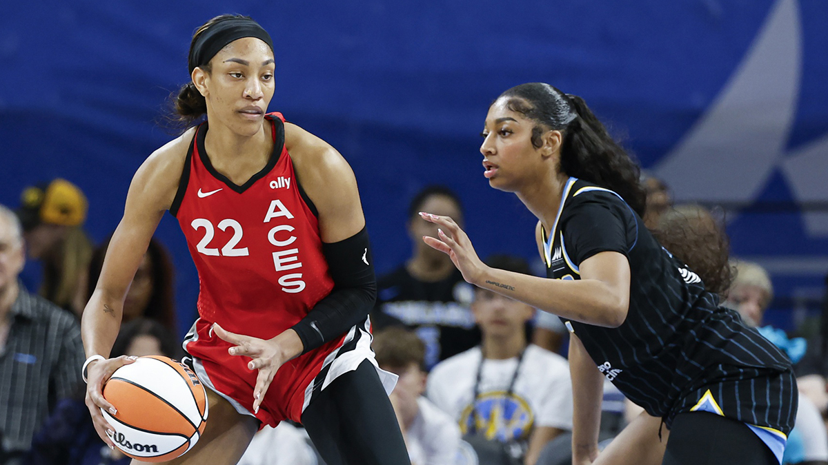 Indiana Fever guard Caitlin Clark (22) rushes up the court against Washington Mystics guard Karlie Samuelson (44) Wednesday, June 19, 2024, during the game at Gainbridge Fieldhouse in Indianapolis. The Indiana Fever defeated the Washington Mystics, 88 - 81.