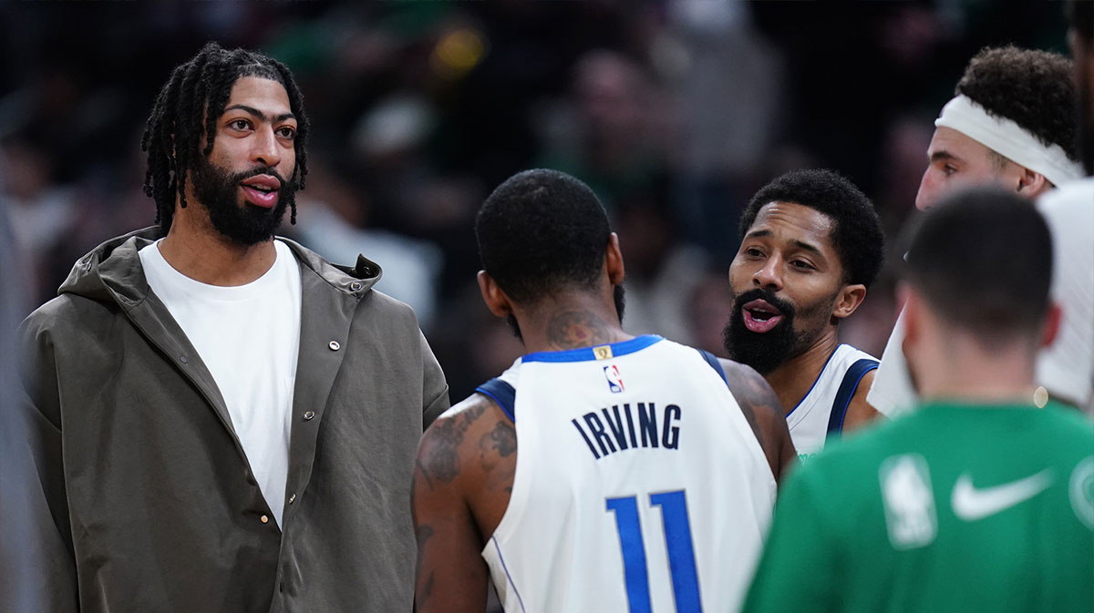 Dallas Mavericks Power attacker Anthony Davis (3) talking to his teammates during the action against Boston Celtic in the second half in the TD garden. 