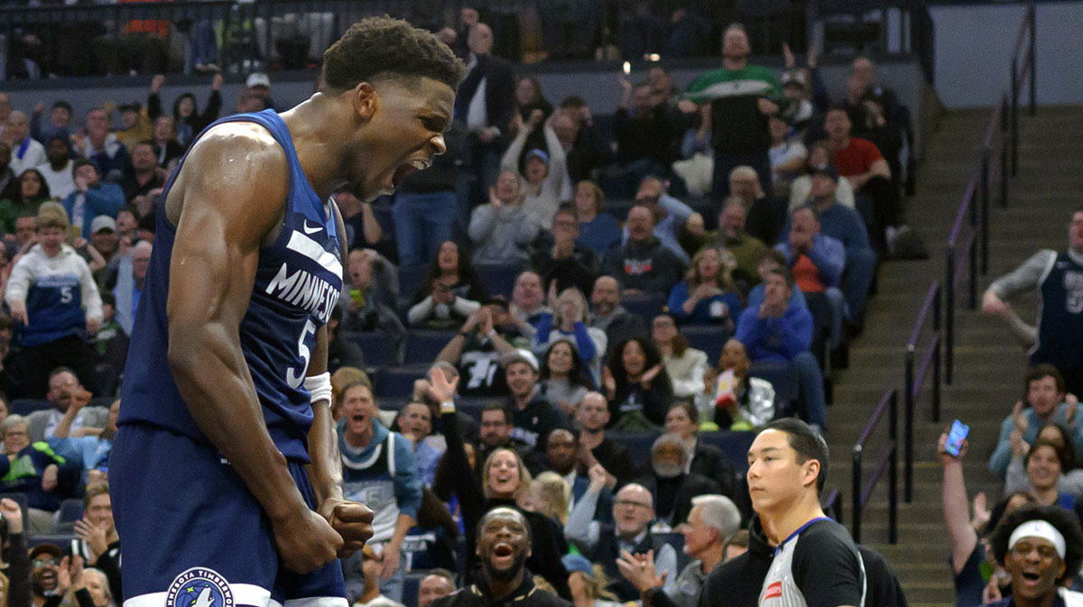     Minnesota Timberwolves goalkeeper Anthony Edwards (5) reacts after obtaining the basket and the fault against the Chicago Bulls during the third quarter at the Target Center.