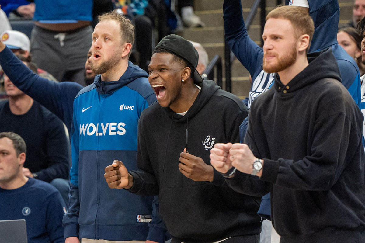 Minnesota Timbervolves Guard Anthoni Edwards (5) Cheers from a bench with Dont Divincenzo teammates (0) and preserve Joe Ingles (7) in the fourth quarter against Blazers Portland Trail Blazers in the target center.