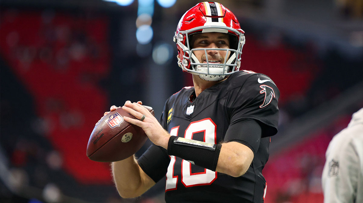 Atlanta Falcons Quarterback Kirk Relatives (18) is preparing to play against New York Giant at Mercedes-Benz.