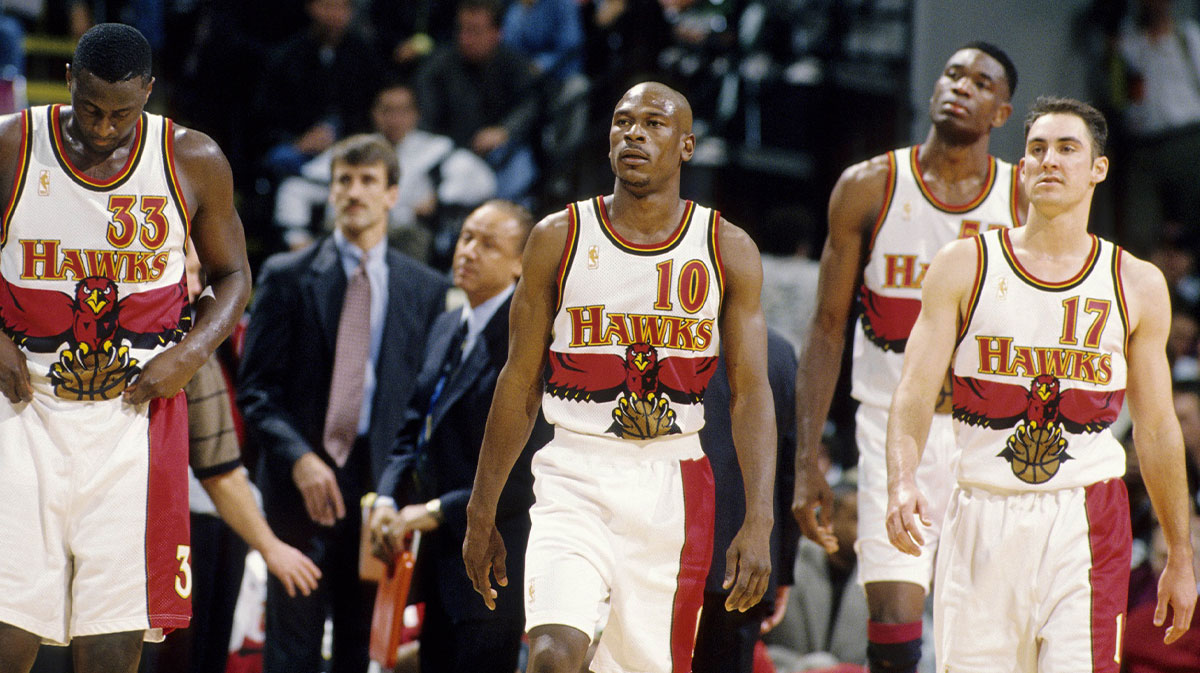 Atlanta goalkeeper Hawks Mookie Blaylock (10), Tyrone Corbin (33), Jon Barry (17) and Dikembe Mutombo (55) against the Omni Chicago Bulls.