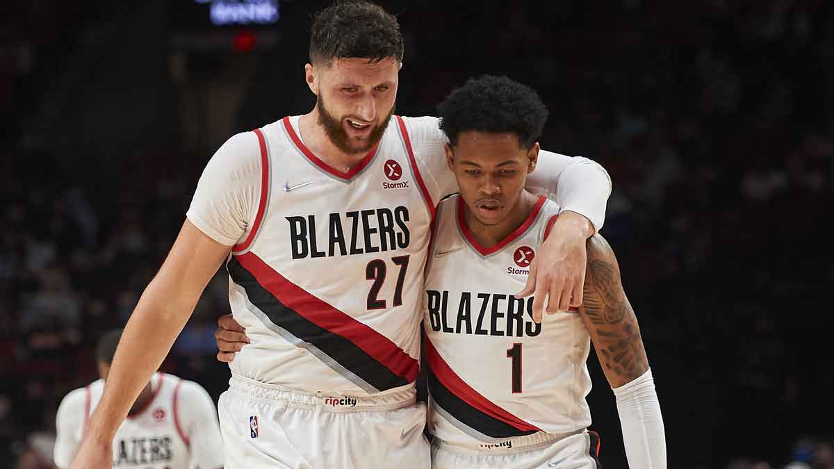 Blazers Center Jusuf Nurkić (27) Talks for storing Anfernee Simons