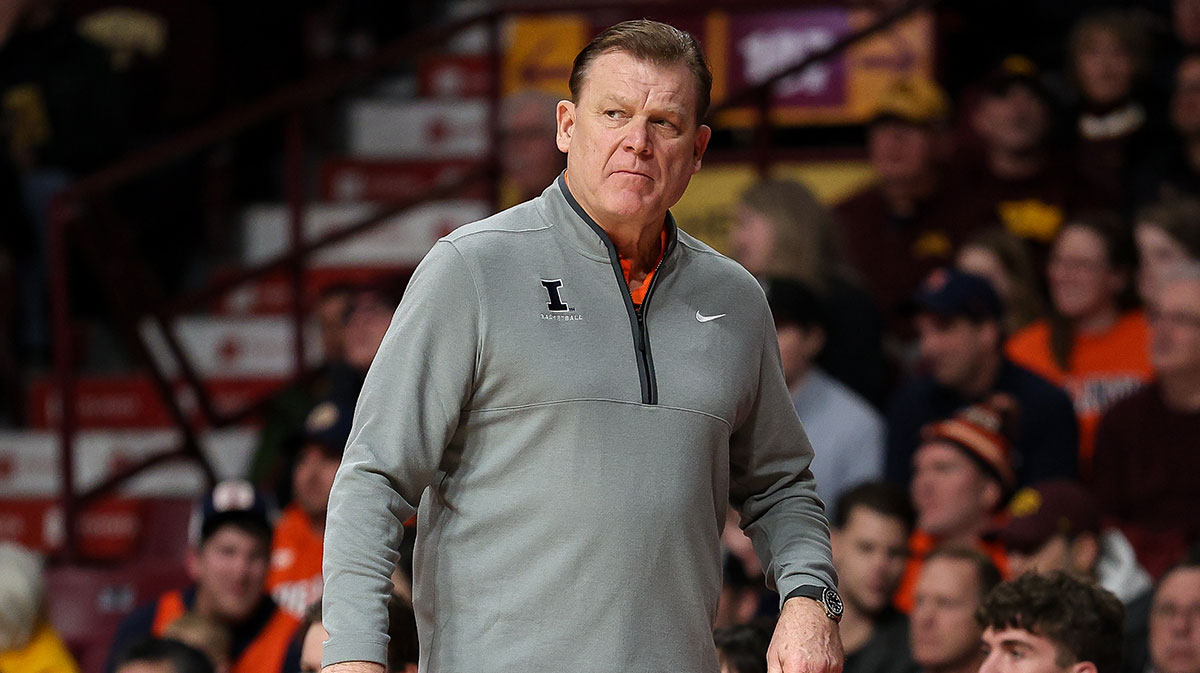Illinois Fighting Illini head coach Brad Underwood looks on during the first half against the Minnesota Golden Gophers at Williams Arena.