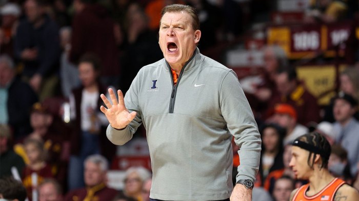 Illinois Fighting Illini head coach Brad Underwood reacts during the first half against the Minnesota Golden Gophers at Williams Arena.