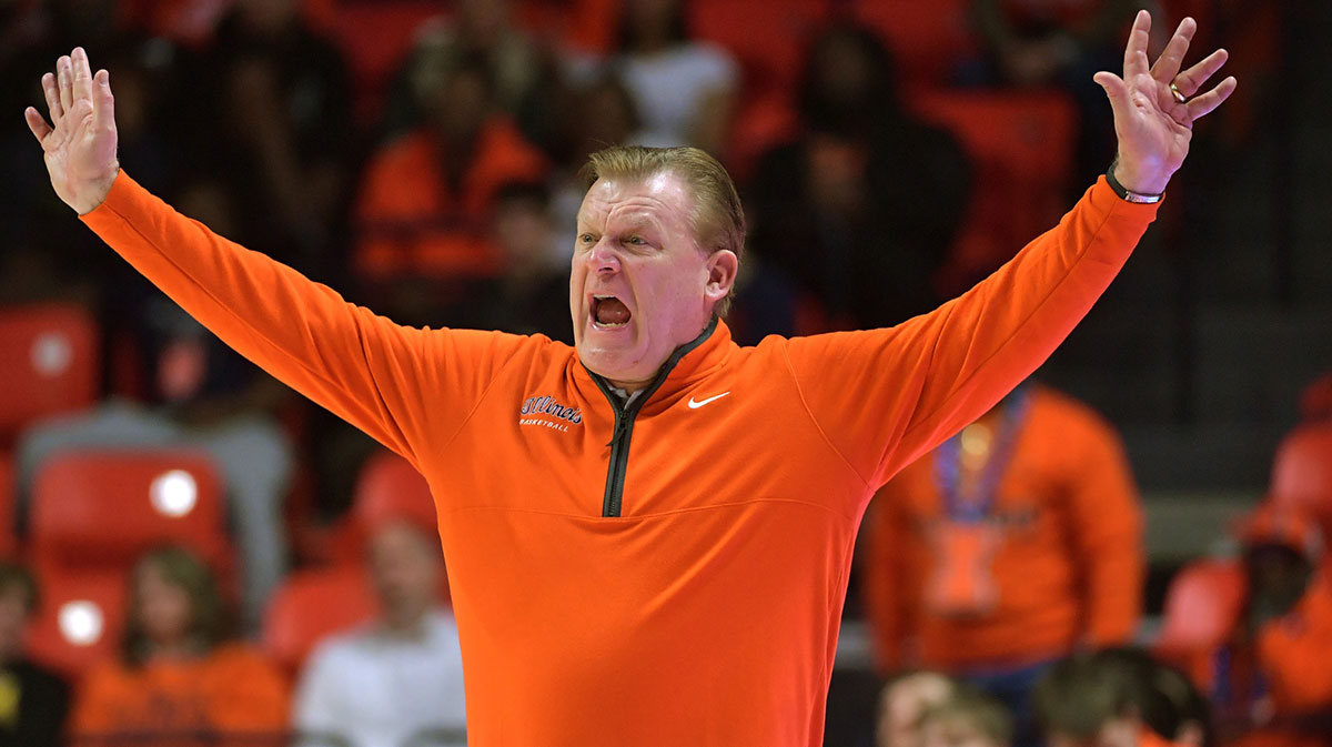 Illinois Fighting Illinois head coach Brad Underwood during the second half against the Iowa Hawkeyes at State Farm Center.