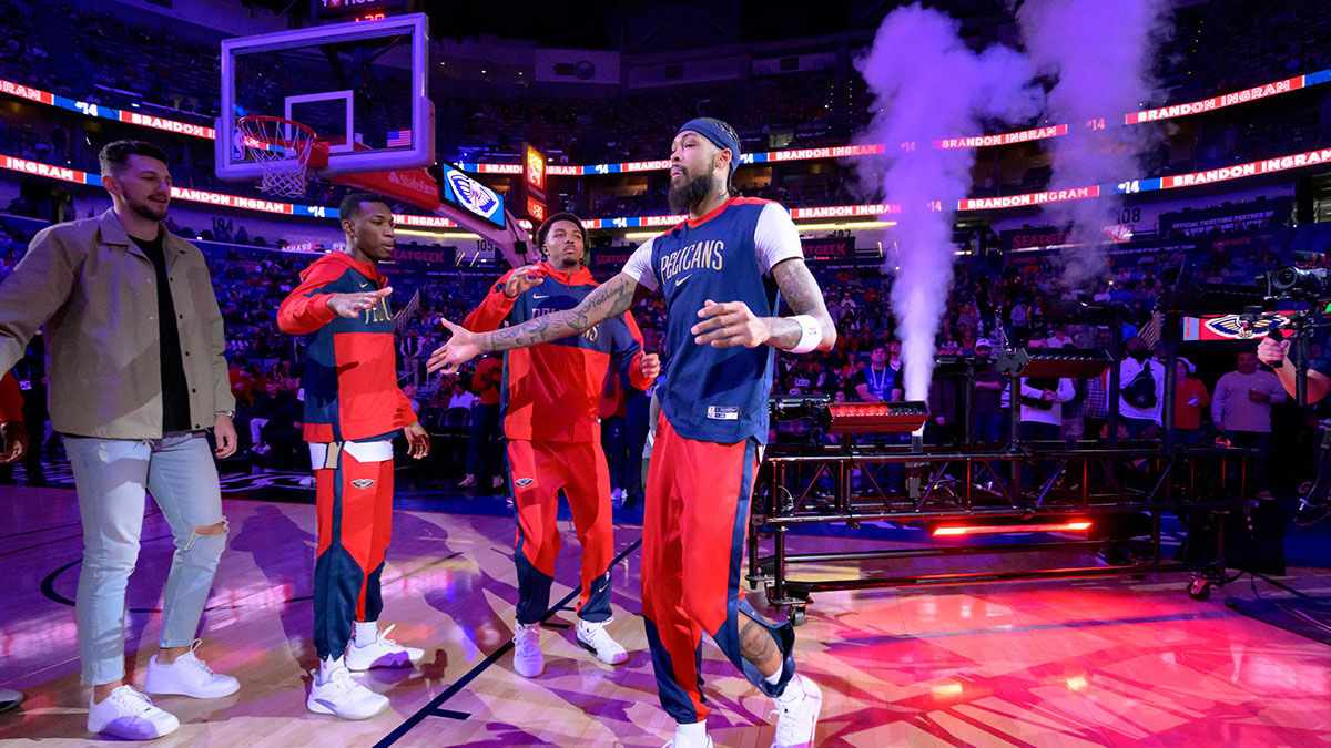 7. December 2024 years; New Orleans, Louisiana, USA; New Orleans Pelicani Naprandon Ingram (14) Introduced before the game against Oklahoma City Groma at the center of Smoothie King. Mandatory Credit: Matthew Hinton-Immsn Pictures