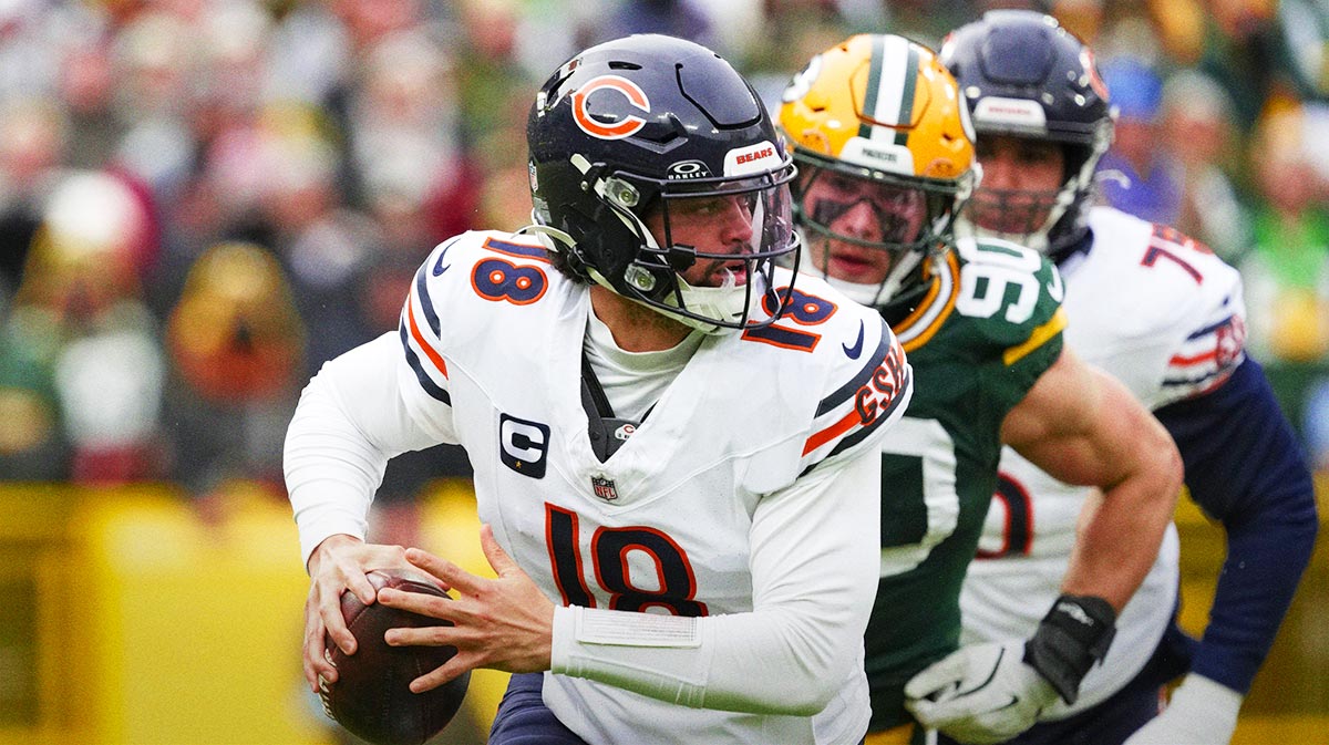 Chicago Bears quarterback Caleb Williams (18) during the game against the Chicago Bears at Lambeau Field.