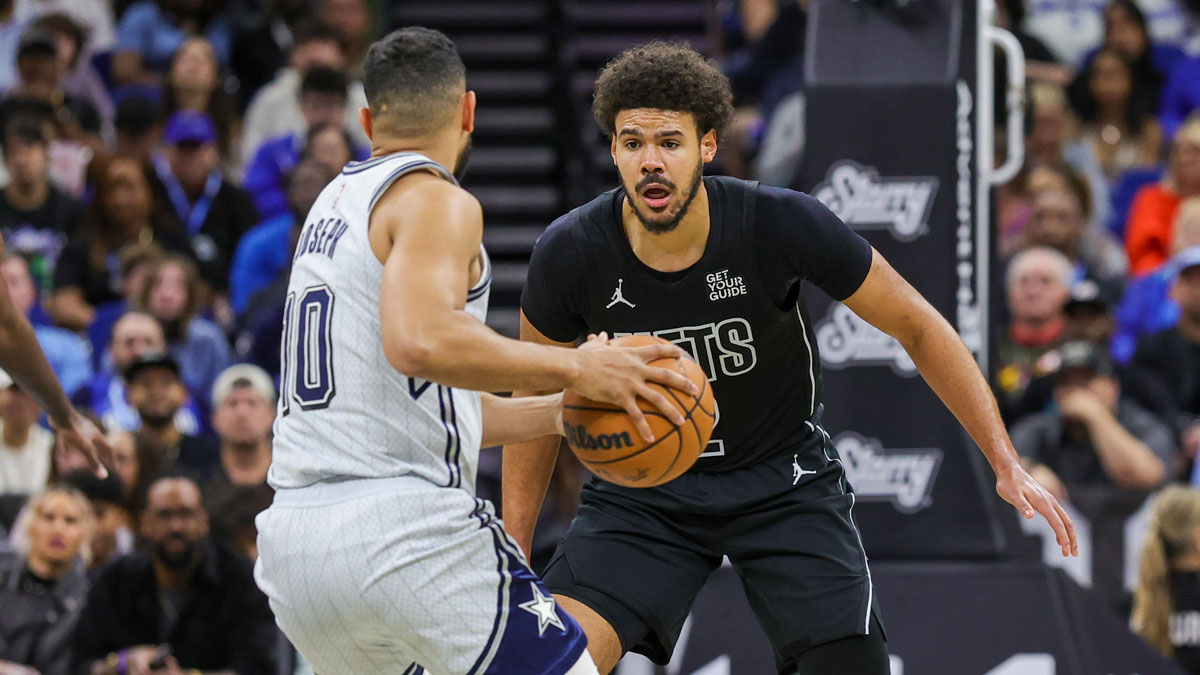 Brooklyn striker Nets Cameron Johnson (2) defends the Guardian of Orlando Magic Cory Joseph (10) in the second quarter at the Kia Center. 