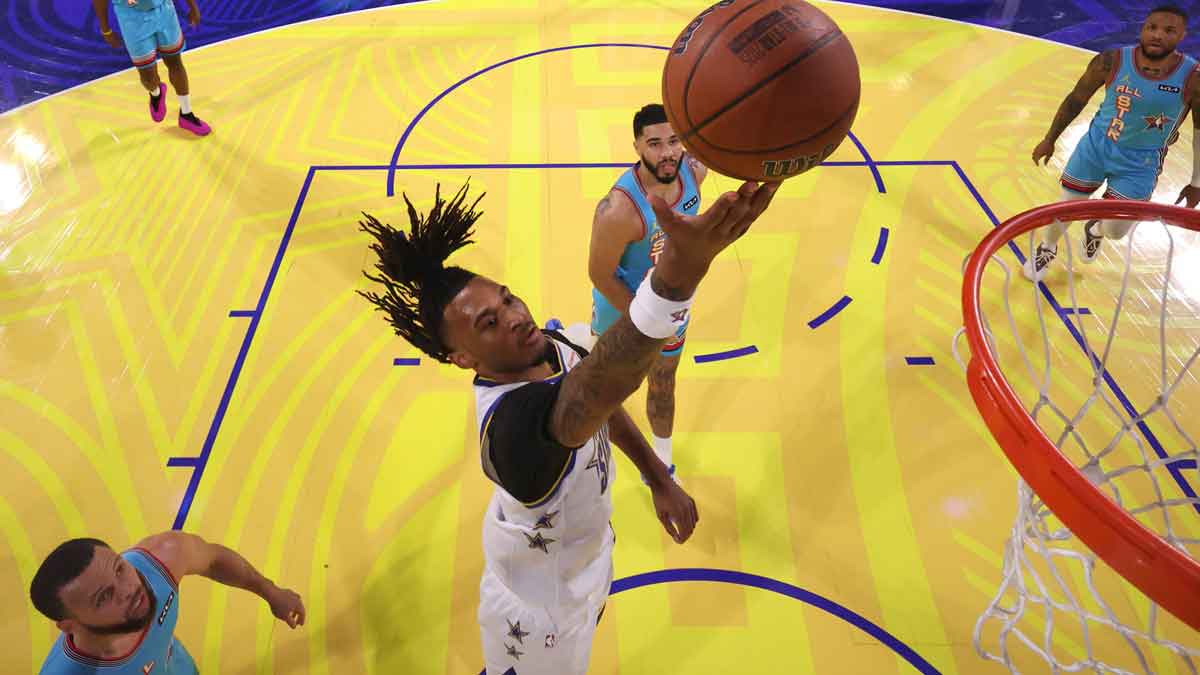 Candace’s Rising Stars guard Stephon Castle (5) of the San Antonio Spurs shoots against Shaq’s OGs during the 2025 NBA All Star Game at Chase Center.