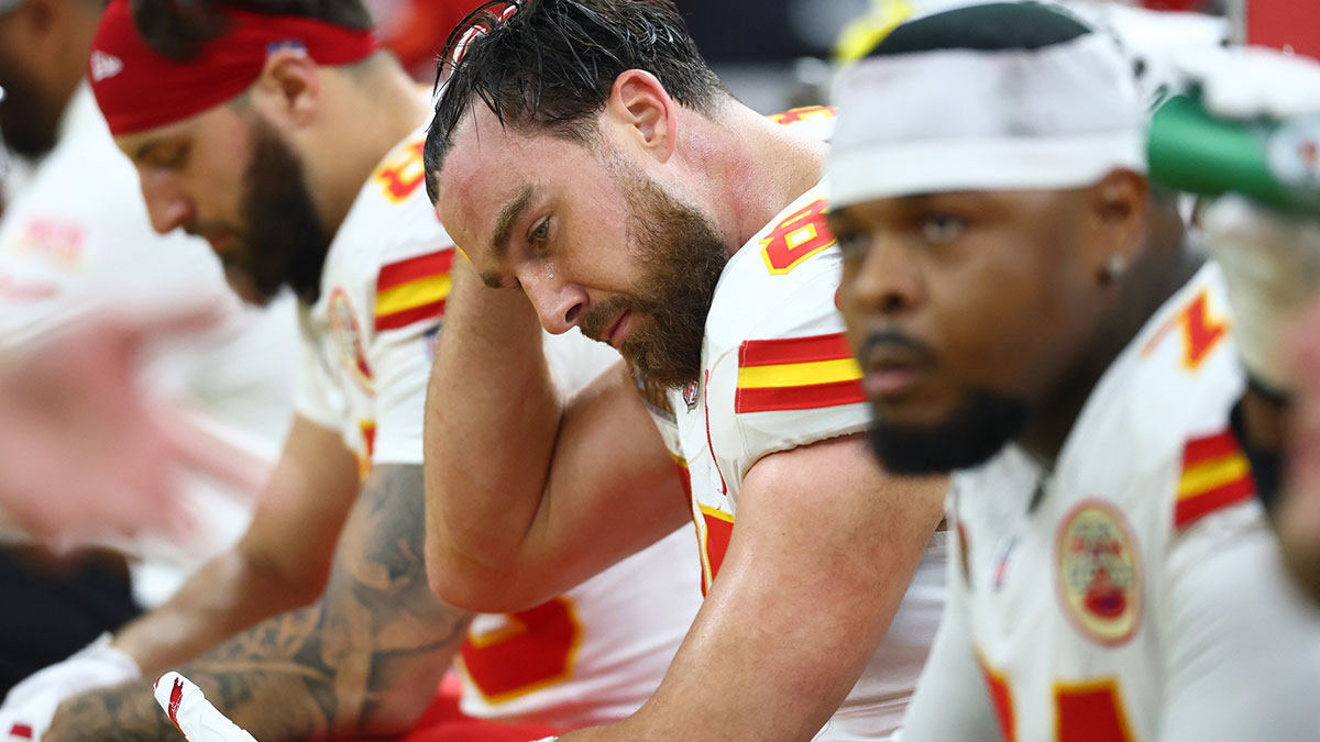 Chiefs tight end Travis Kelce (87) reacts on the sideline