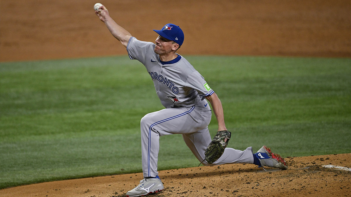 Sep 17, 2024; Arlington, Texas, USA; Toronto Blue Jays starting pitcher Chris Bassitt (40) pitches against the Texas Rangers during the first inning at Globe Life Field.