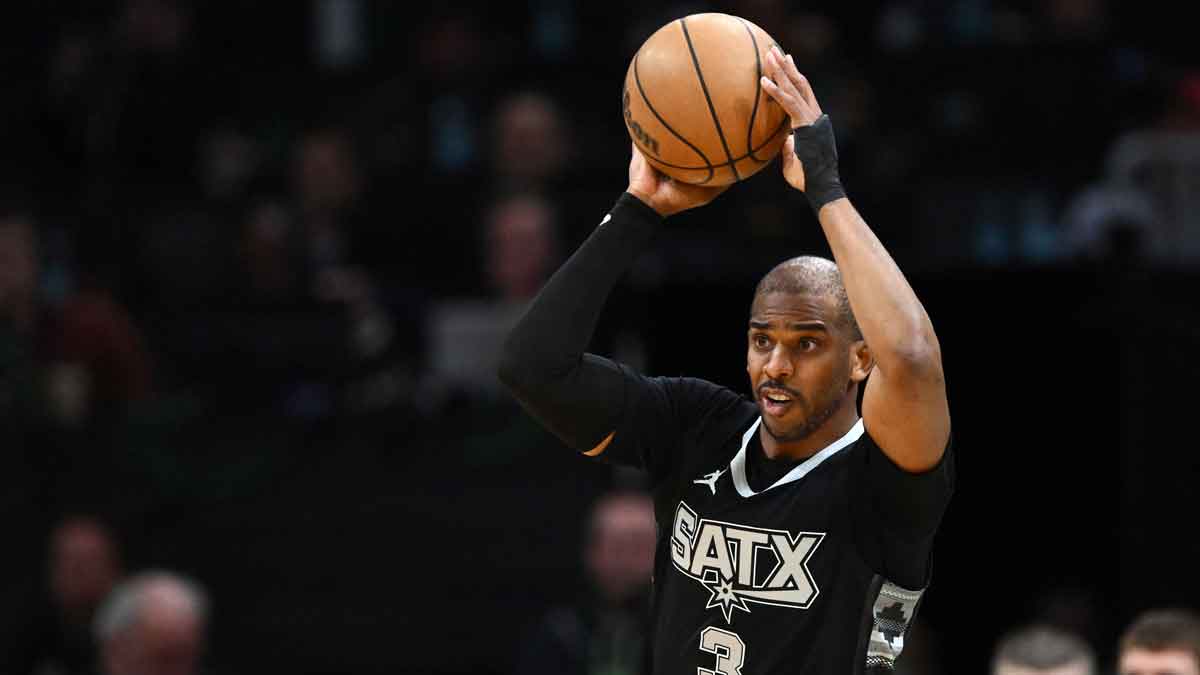 San Antonio Spurs Guard Chris Paul (3) passes the ball against the Boston Celtic during the first quarter in the TD garden.