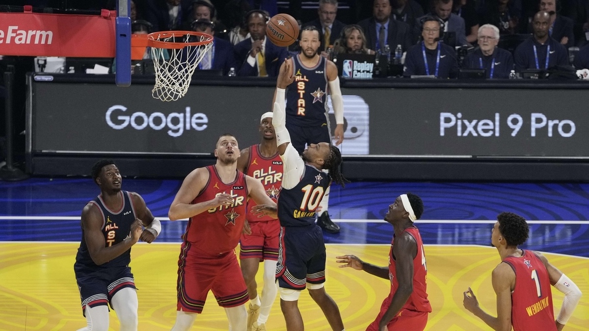 Kenni's Young Stars Guard Darius Garland (10) Cliveland Cavaliers Puca vs. Chucka's Global Stars Center Nikola Jokic (15) Denver Nuggets During 2025 NBA All Star Games in Chase Center. 