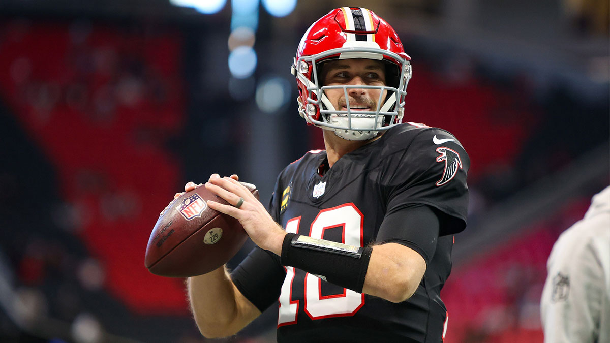 Atlanta Falcons quarterback Kirk Cousins (18) prepares for a game against the New York Giants at Mercedes-Benz Stadium.