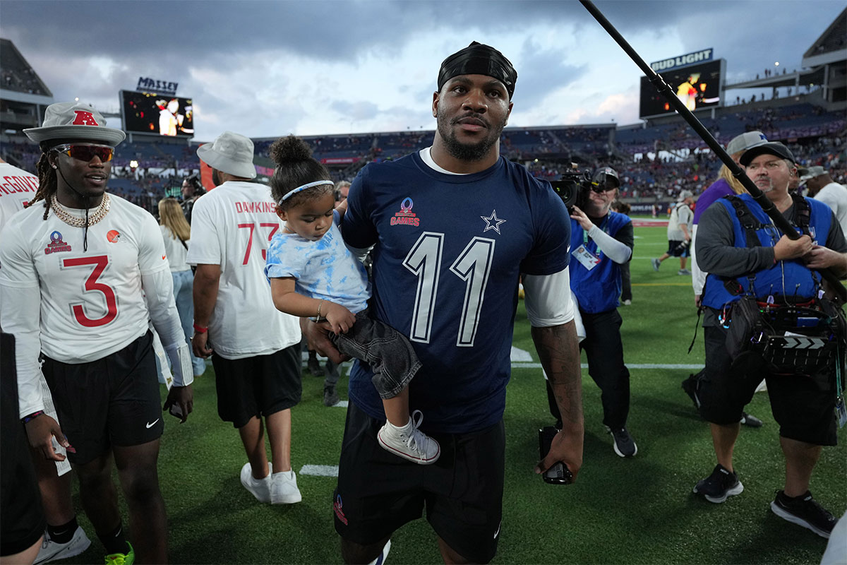 NFC defensive end Micah Parson of the Dallas Cowboys (11) holds his daughter Shatara Parsons after the 2025 Pro Bowl Games at Camping World Stadium.